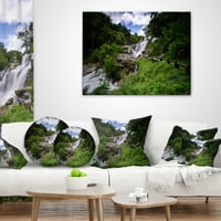 Designart Mae Klang Waterfall Tajland-pejzažni štampani jastuk za bacanje - 16x16